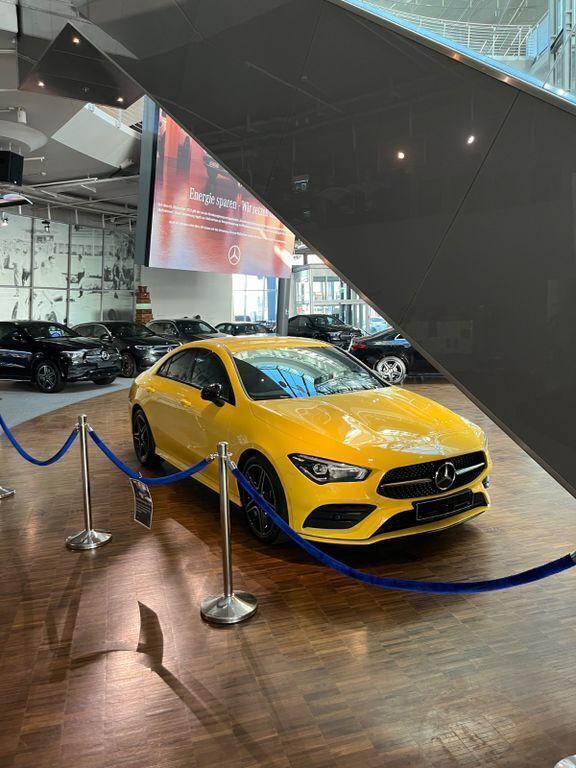 Gelb Gebraucht 2021 Mercedes CLA220 AMG line Limousine | 34.990 € (Fairer Preis) - Bild 1/4