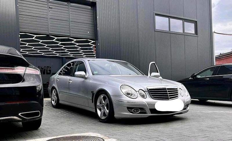 Silber Gebraucht 2007 Mercedes E280 Avantgarde Limousine | 6.499 € - Bild 1/4