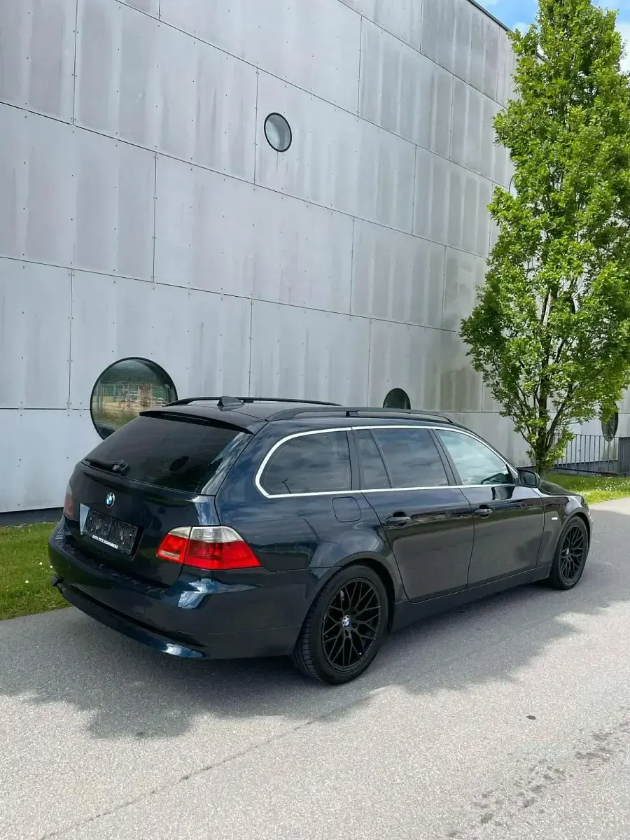 Gebraucht BMW 530 231 PS (169 kW) 2006 Blau Kombi