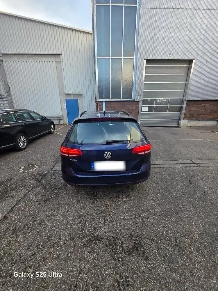 Gebraucht VW Passat 150 PS (110 kW) 2019 Blau Kombi