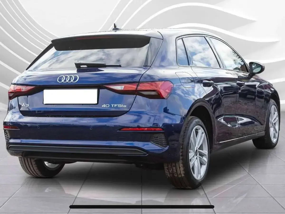 Gebraucht Audi A3 Comfort 150 PS (110 kW) 2022 Blau Limousine