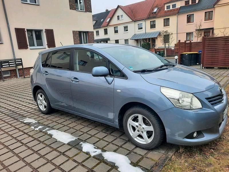 Blau Gebraucht 2009 Toyota Verso Van / Kleinbus | 6.500 € (Guter Preis) - Bild 1/4