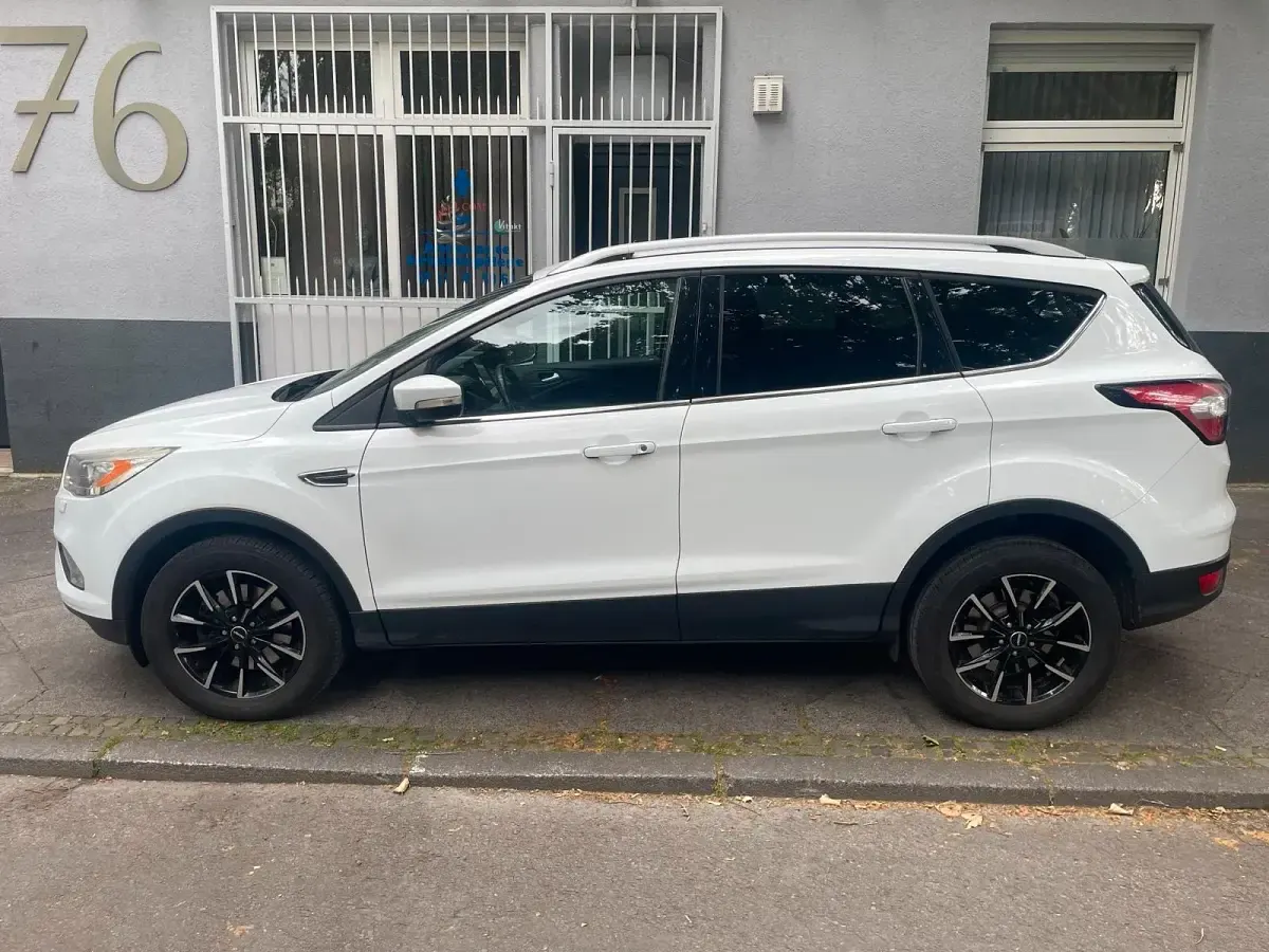 Gebraucht Ford Kuga 150 PS (110 kW) 2017 Weiß SUV
