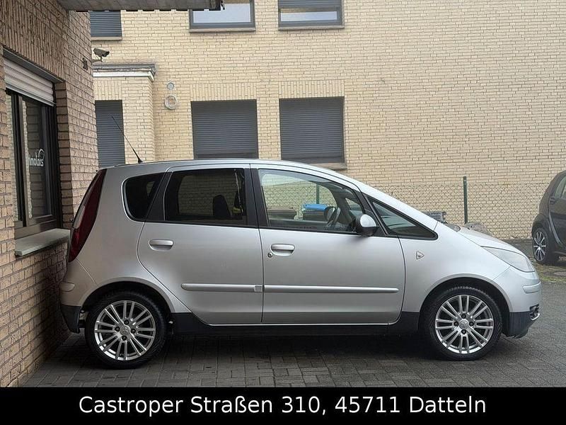 Gebraucht Mitsubishi Colt Motion 95 PS (69 kW) 2008 Silber Limousine
