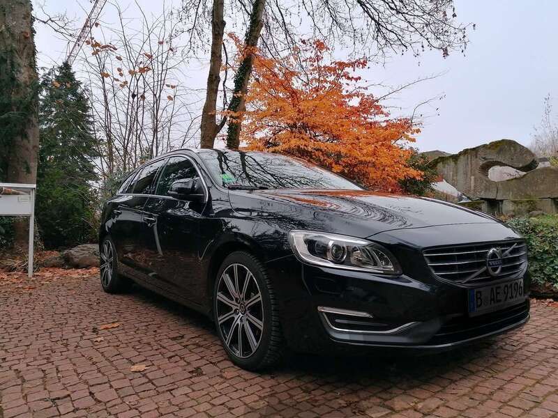 Schwarz Gebraucht 2014 Volvo V60 Kinetic Kombi | 11.500 € (Guter Preis) - Bild 1/4