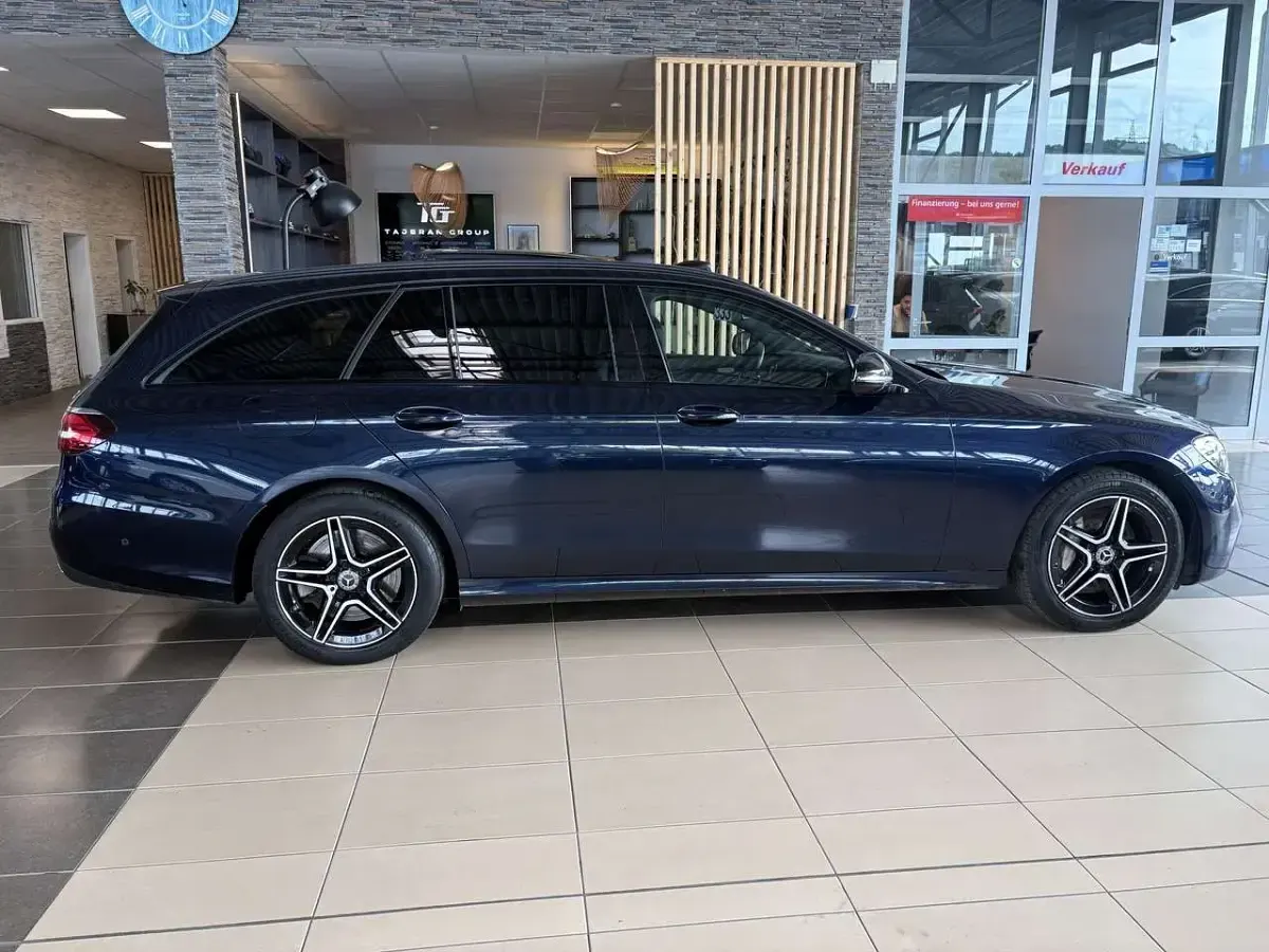 Gebraucht Mercedes E300 AMG line 306 PS (225 kW) 2022 Blau nautikblau  metalliclack (metallic) Kombi
