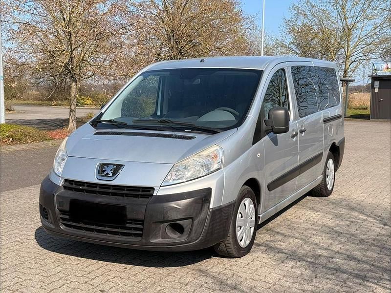 Gebraucht Peugeot TePee 90 PS (66 kW) 2011 Silber Van / Kleinbus