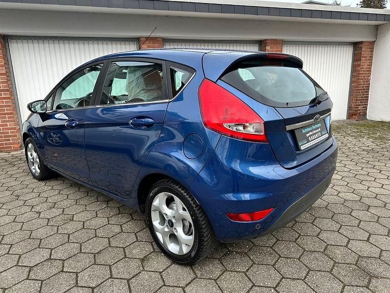 Gebraucht Ford Fiesta Titanium 82 PS (60 kW) 2008 Blau Kleinwagen