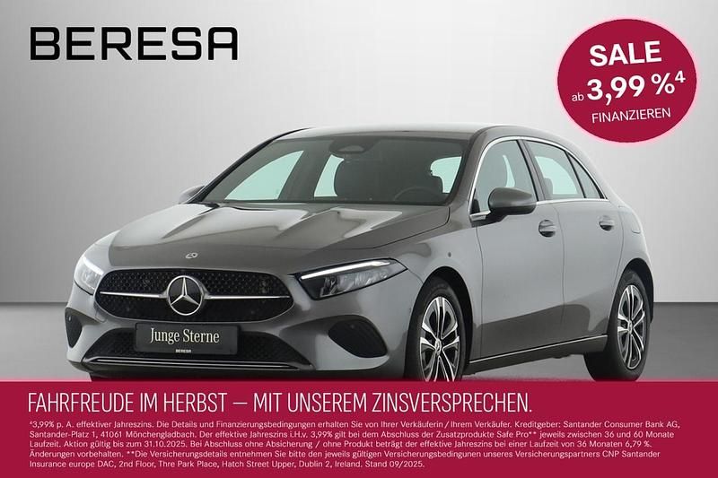 Grau Gebraucht 2024 Mercedes A180 Progressive Limousine | 26.245 € (Superpreis) - Bild 1/4