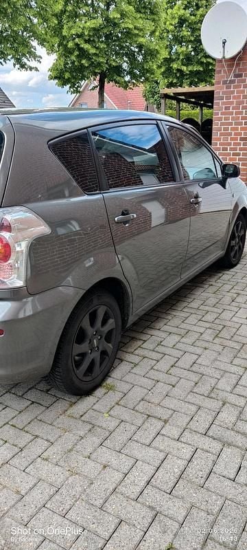 Grau Gebraucht 2006 Toyota Corolla Verso Van / Kleinbus | 4.500 € (Fairer Preis) - Bild 1/4