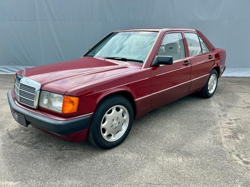 Rot Gebraucht 1992 Mercedes 190 Limousine | 5.999 € - Bild 1/4
