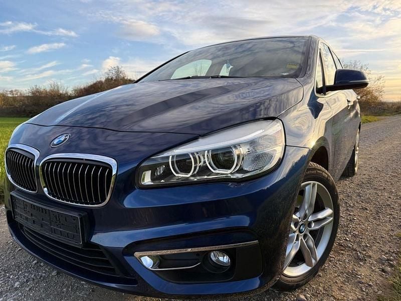 Blau Gebraucht 2015 BMW 218 Active Tourer Sport Line Van / Kleinbus | 9.999 € (Fairer Preis) - Bild 1/4