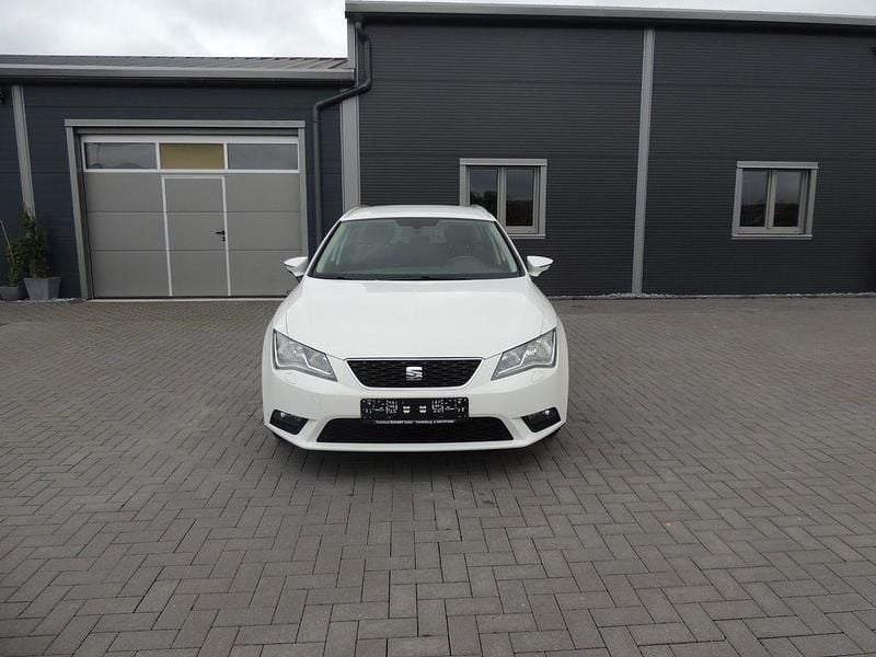 Weiß Gebraucht 2014 Seat Leon ST Style Kombi | 8.900 € (Guter Preis) - Bild 1/4