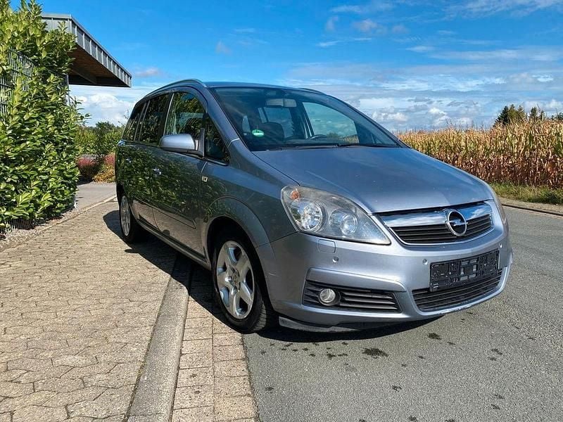 Gebraucht Opel Zafira Edition 150 PS (110 kW) 2008 Silber Van / Kleinbus