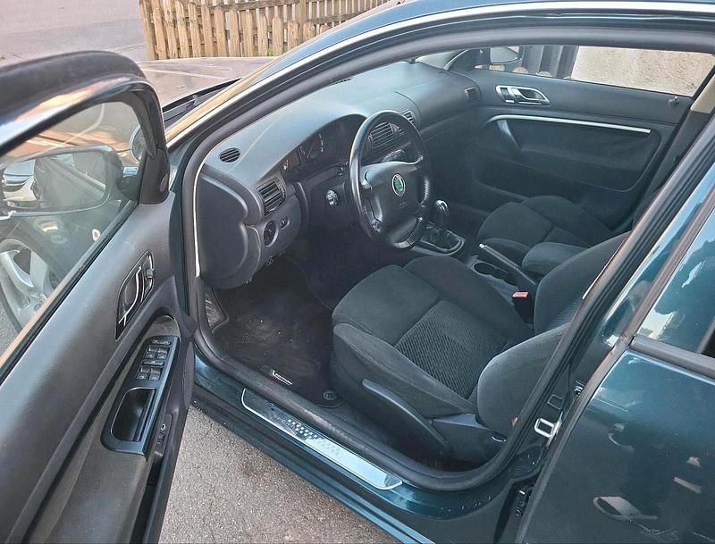 Używany Skoda Superb 193 KM (141 kW) 2003 Zielony Sedan/Limuzyna