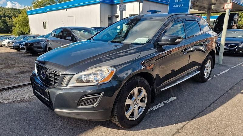 Grau Gebraucht 2010 Volvo XC60 Kinetic SUV | 8.650 € (Etwas zu teuer) - Bild 1/4