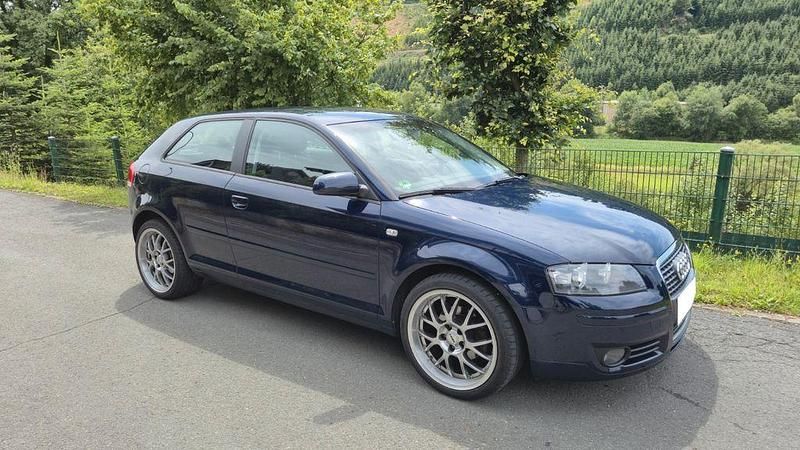Blau Gebraucht 2007 Audi A3 Ambiente Limousine | 4.500 € (Fairer Preis) - Bild 1/4