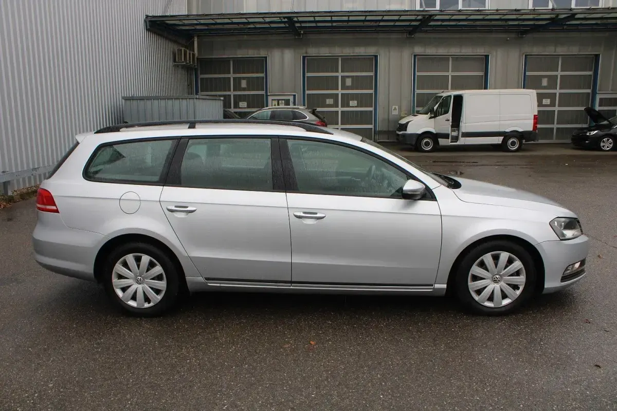Gebraucht VW Passat Trendline 140 PS (102 kW) 2013 Silber Kombi