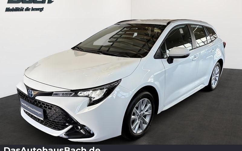 Weiß Gebraucht 2024 Toyota Corolla Business Edition Kombi | 27.990 € (Guter Preis) - Bild 1/4