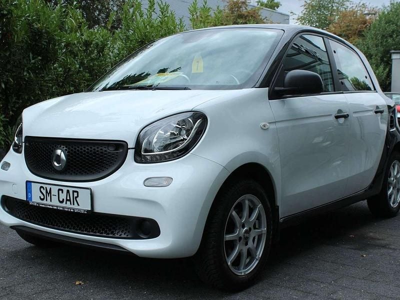 Weiß Gebraucht 2015 Smart ForFour Limousine | 5.990 € (Guter Preis) - Bild 1/4