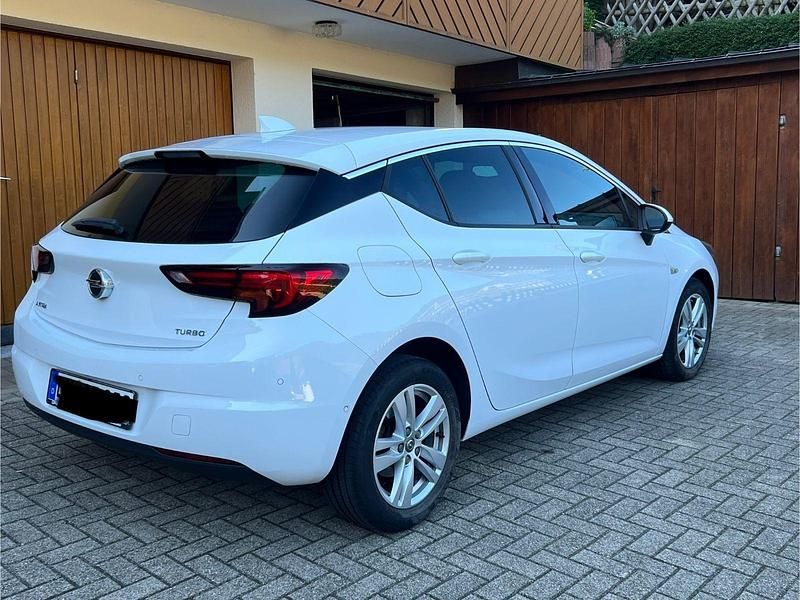 Gebraucht Opel Astra Dynamic 150 PS (110 kW) 2018 Weiß Kleinwagen