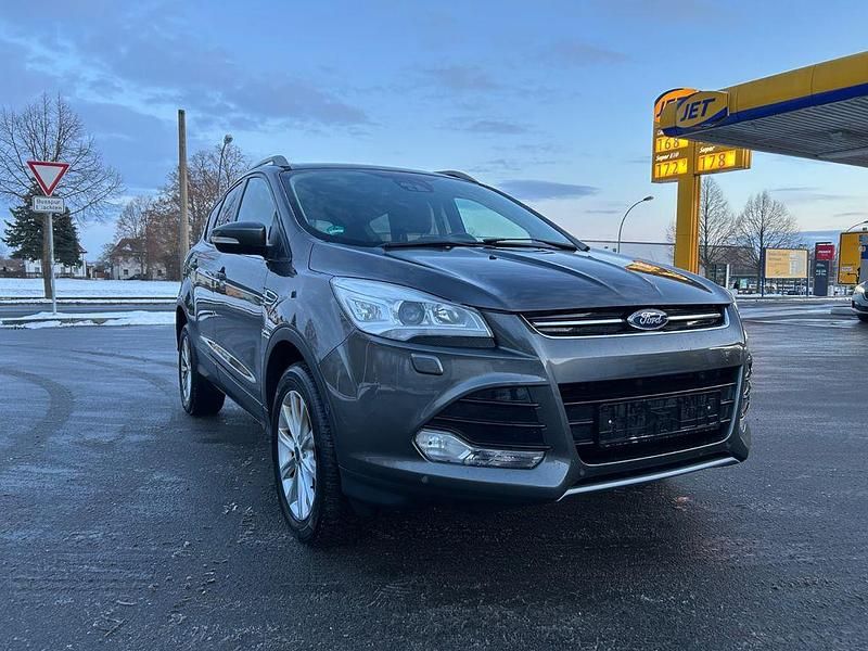 Grau Gebraucht 2015 Ford Kuga Titanium SUV | 11.290 € (Fairer Preis) - Bild 1/4