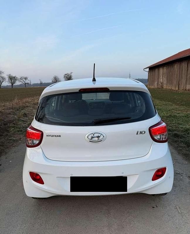 Gebraucht Hyundai i10 Edition 67 PS (49 kW) 2014 Weiß Kleinwagen
