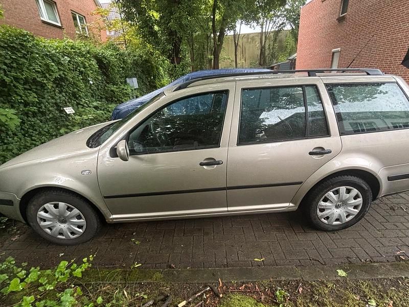 Gold Gebraucht 2004 VW Golf IV Kombi | 1.200 € (Guter Preis) - Bild 1/4