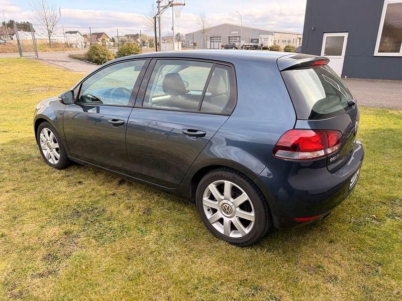 Gebraucht VW Golf VII Highline 140 PS (102 kW) 2012 Blau Limousine