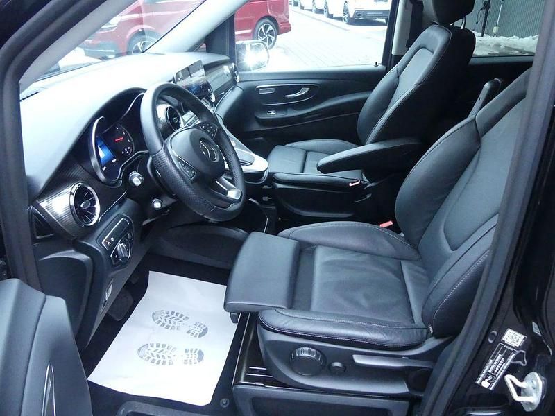 Gebraucht Mercedes V250 Avantgarde 190 PS (139 kW) 2024 Obsidianschwarz Van / Kleinbus