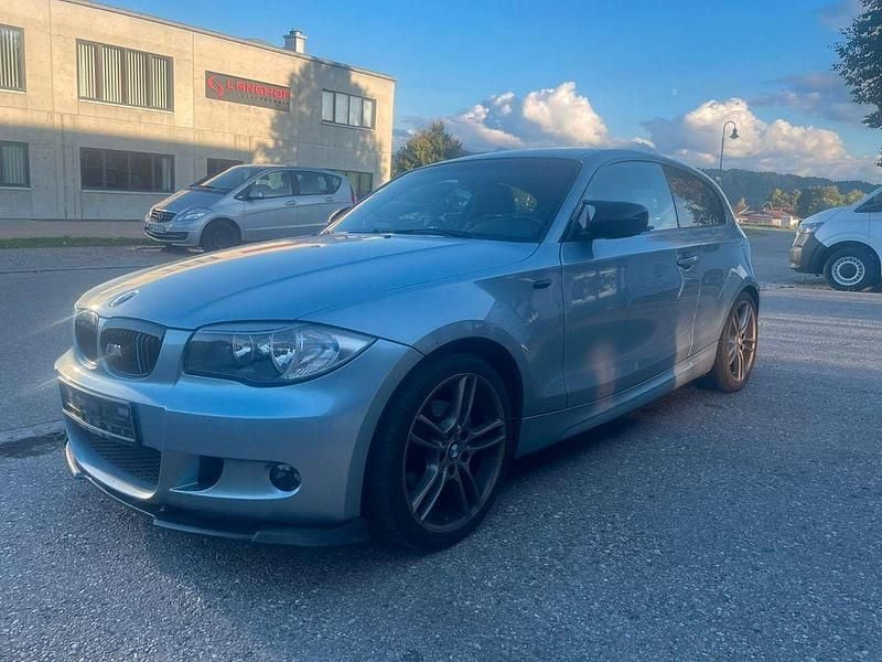 Blau Gebraucht 2010 BMW 120 Efficient Dynamics Kleinwagen | 2.990 € (Superpreis) - Bild 1/4