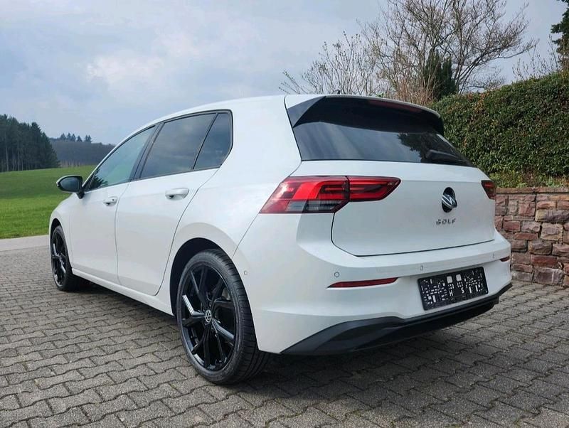 Gebraucht VW Golf VII Life 150 PS (110 kW) 2020 Weiß Limousine