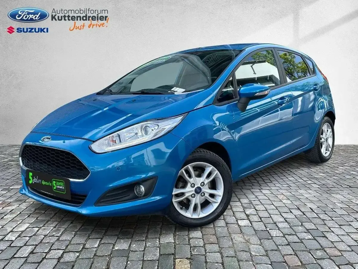 Gebraucht Ford Fiesta Celebration 101 PS (74 kW) 2016 Arubablau metallic Kleinwagen