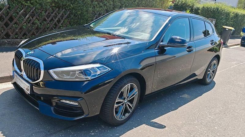 Schwarz Gebraucht 2020 BMW 118 Sport Line Kleinwagen | 20.500 € (Guter Preis) - Bild 1/4