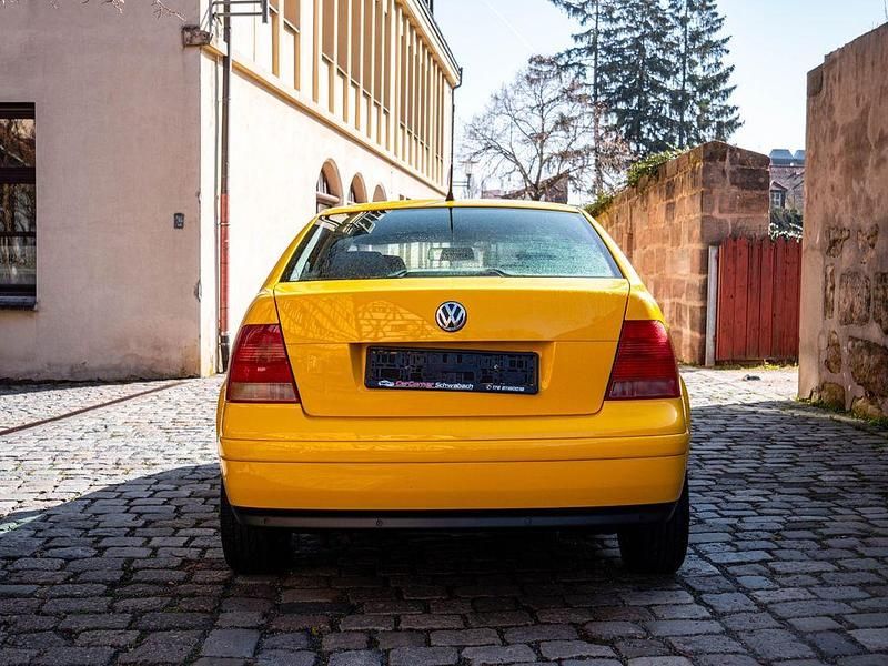 Second-hand VW Bora Edition 150 CP (110 kW) 2003 Galben Berlinǎ