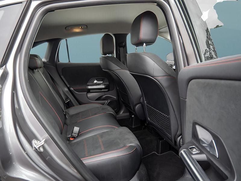 Gebraucht Mercedes GLA200 163 PS (119 kW) 2022 Grau SUV