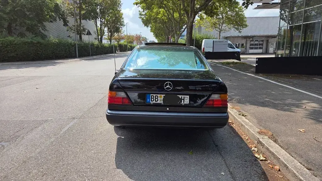 Gebraucht Mercedes 230 132 PS (97 kW) 1988 Schwarz Coupé