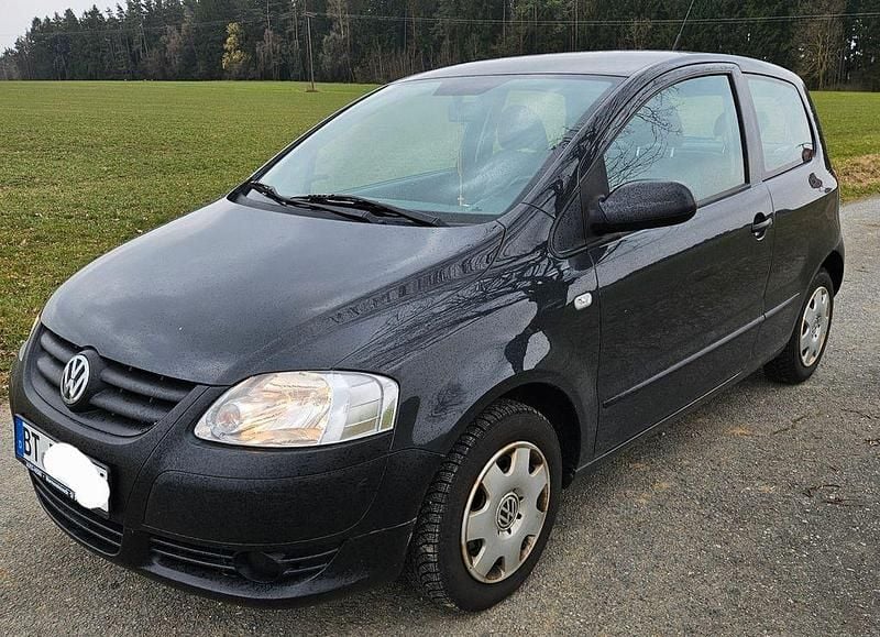 Gebraucht VW Fox 60 PS (44 kW) 2011 Schwarz Kleinwagen