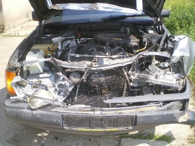 Gebraucht Mercedes E230 132 PS (97 kW) 1987 Andere farbe Limousine