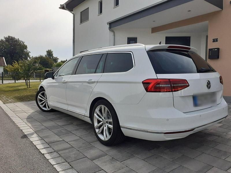 Gebraucht VW Passat Highline 150 PS (110 kW) 2015 Weiß Kombi