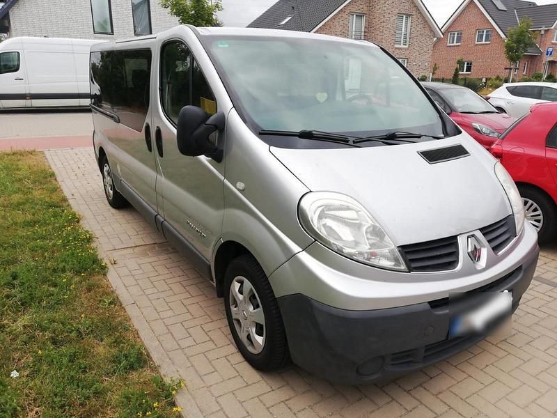 Second-hand Renault Trafic 112 CP (82 kW) 2011 Gri Monovolum