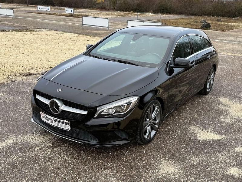 Gebraucht Mercedes CLA200 Shooting Brake Urban 136 PS (100 kW) 2017 Schwarz Kombi