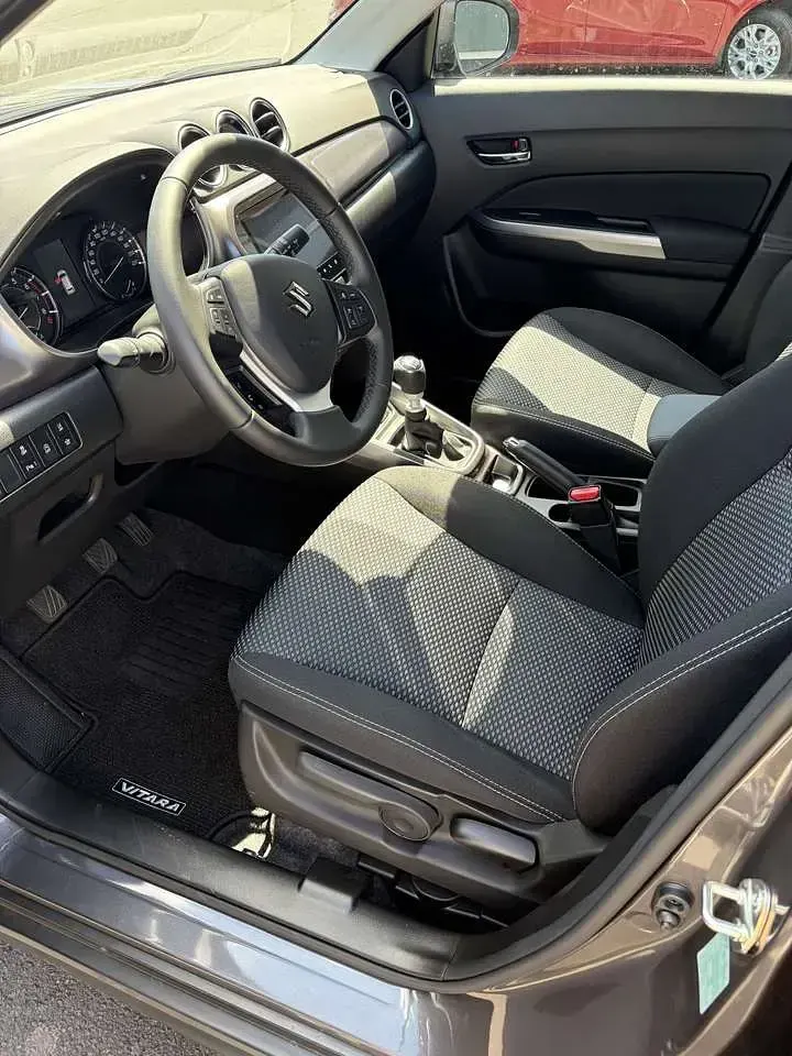 Gebraucht Suzuki Vitara Comfort 110 PS (80 kW) 2025 Grau SUV