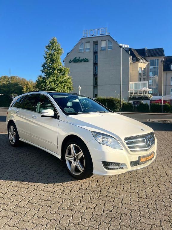 Weiß Gebraucht 2011 Mercedes R350 Van / Kleinbus | 15.999 € (Teuer) - Bild 1/4