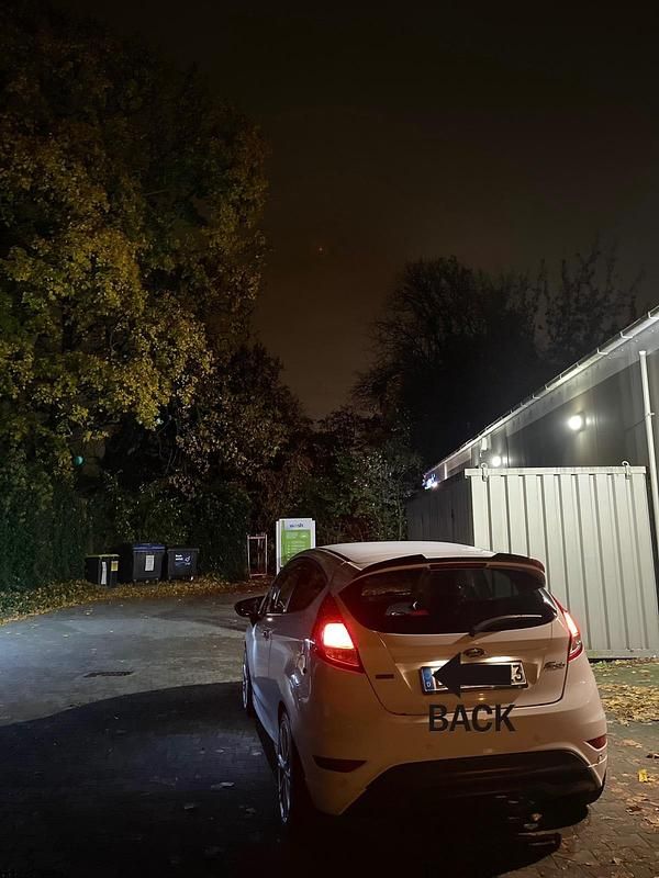 Gebraucht Ford Fiesta 95 PS (69 kW) 2013 Weiß Kleinwagen