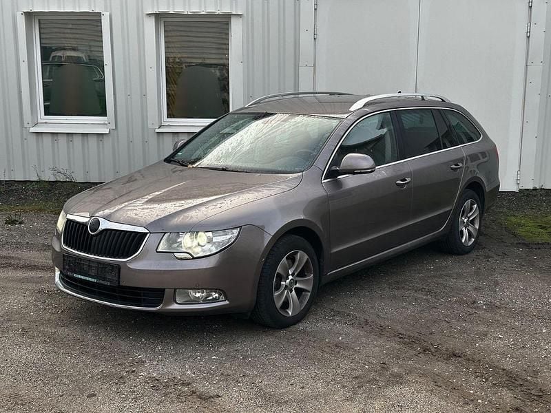Violett Gebraucht 2010 Skoda Superb Ambition Kombi | 3.200 € (Superpreis) - Bild 1/4