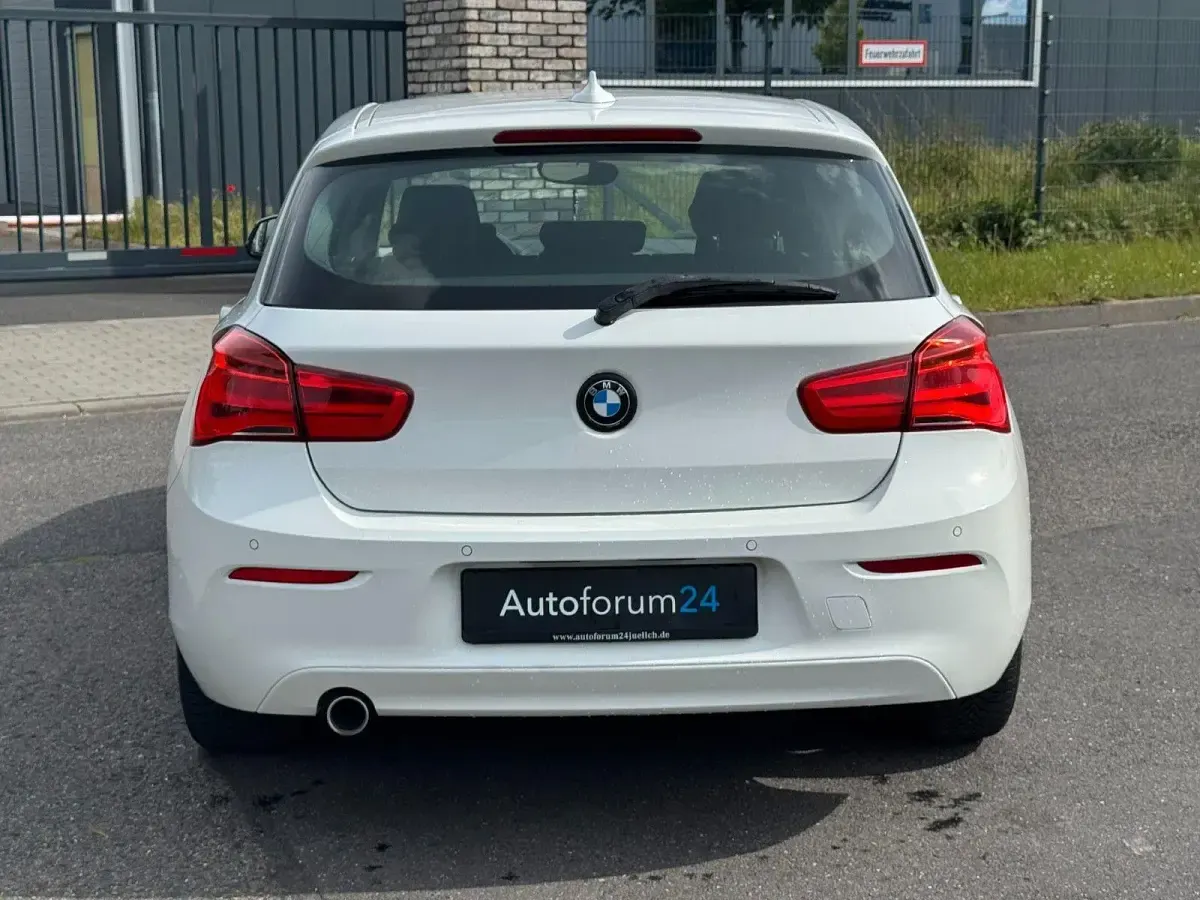 Used BMW 116 Advantage 116 HP (85 kW) 2019 White Hatchback