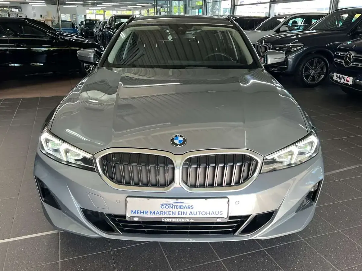 Gebraucht BMW 320 190 PS (139 kW) 2023 Skyscraper grau Kombi