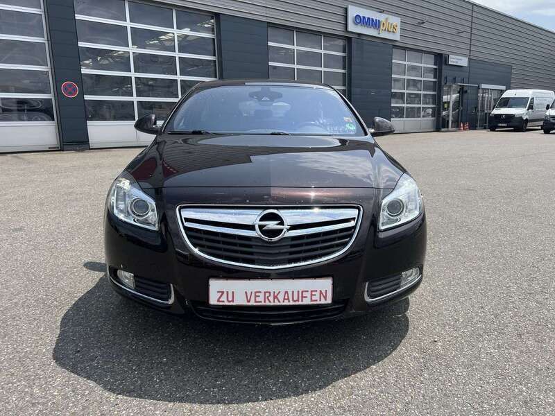 Violett Gebraucht 2012 Opel Insignia Limousine | 5.496 € (Superpreis) - Bild 1/4
