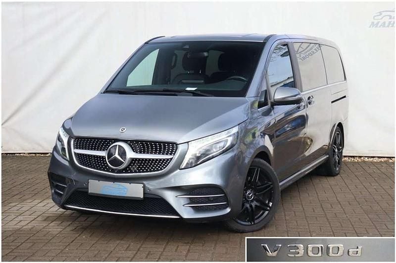 Grau Gebraucht 2020 Mercedes V300 Avantgarde Van / Kleinbus | 43.460 € (Guter Preis) - Bild 1/3
